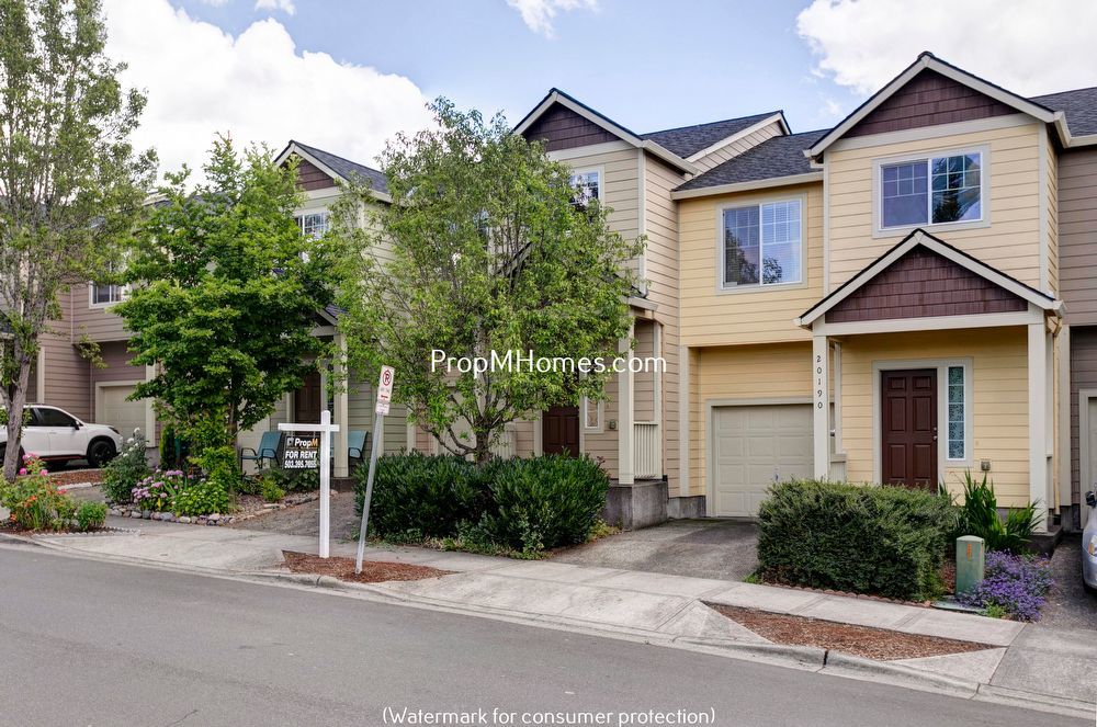 Great Farmington Townhouse in Quaint Little Neighborhood! property image
