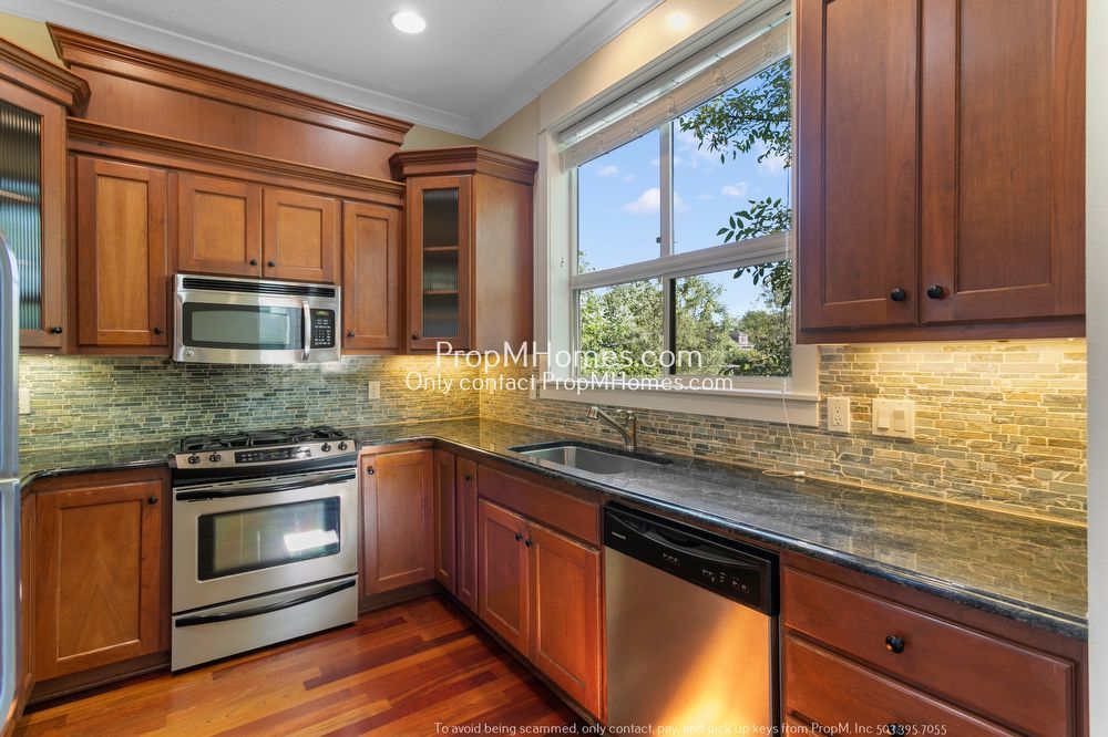 Luxury Two Bedroom Townhome in N Portland! property image