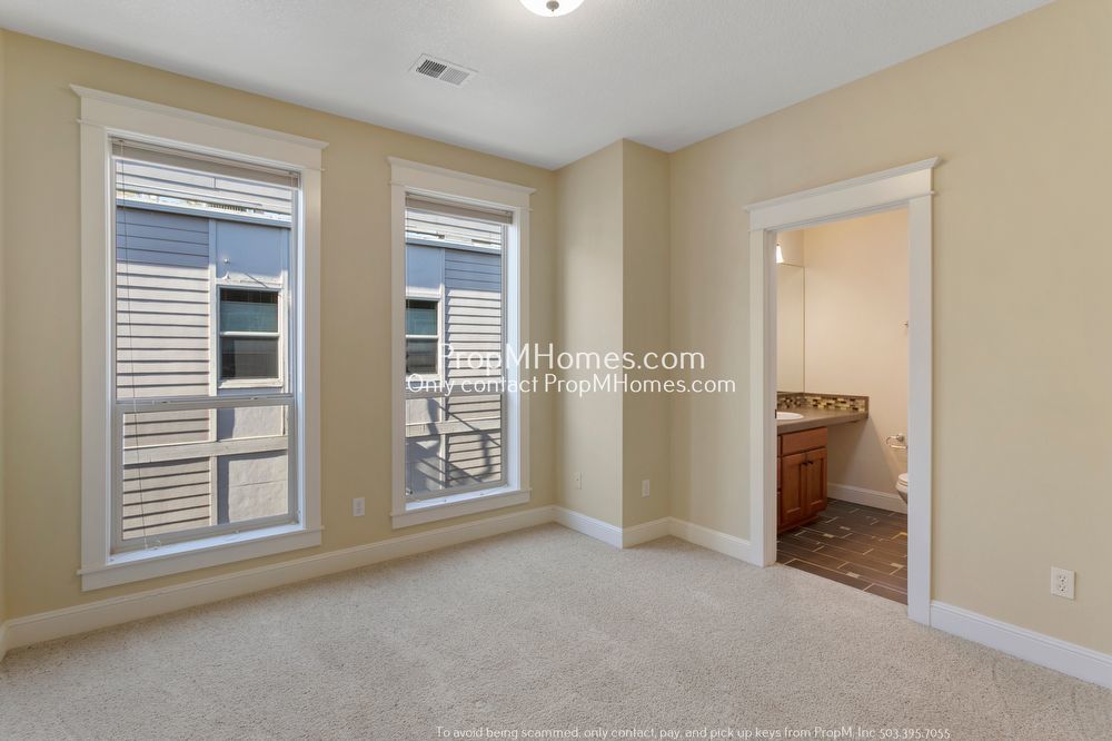 Luxury Two Bedroom Townhome in N Portland! property image