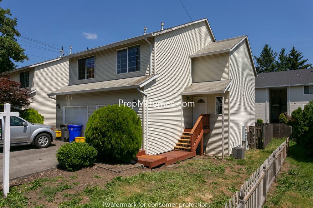 Beautiful Three Bedroom Duplex Just Blocks from Kelly Butte Park property image