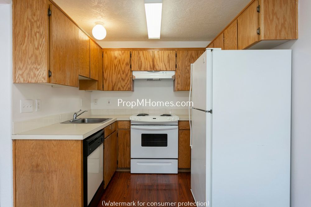 Beautiful Three Bedroom Duplex Just Blocks from Kelly Butte Park property image