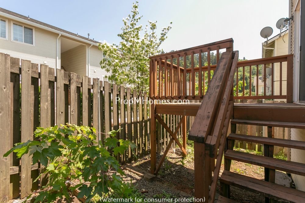 Beautiful Three Bedroom Duplex Just Blocks from Kelly Butte Park property image