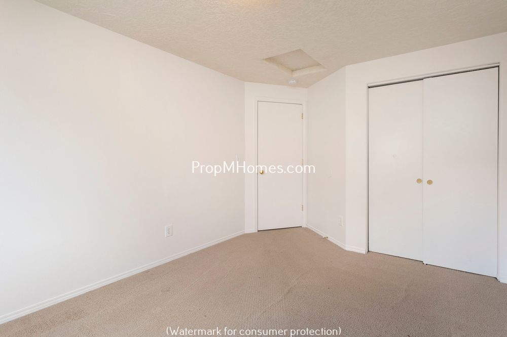 Beautiful Three Bedroom Duplex Just Blocks from Kelly Butte Park property image