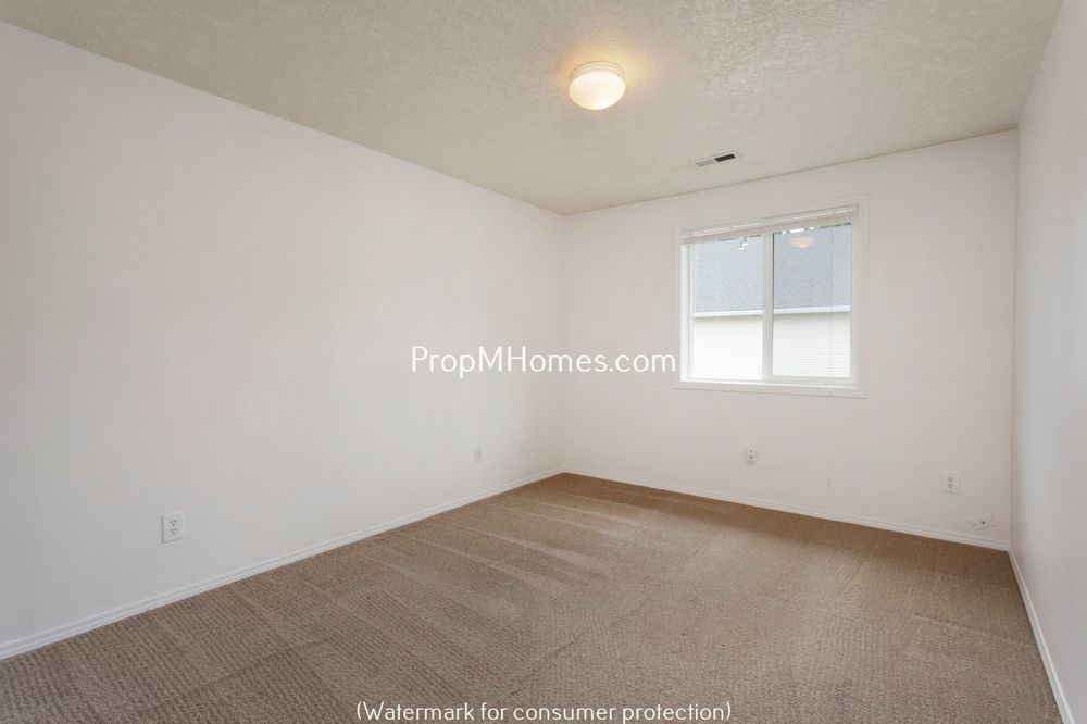 Beautiful Three Bedroom Duplex Just Blocks from Kelly Butte Park property image
