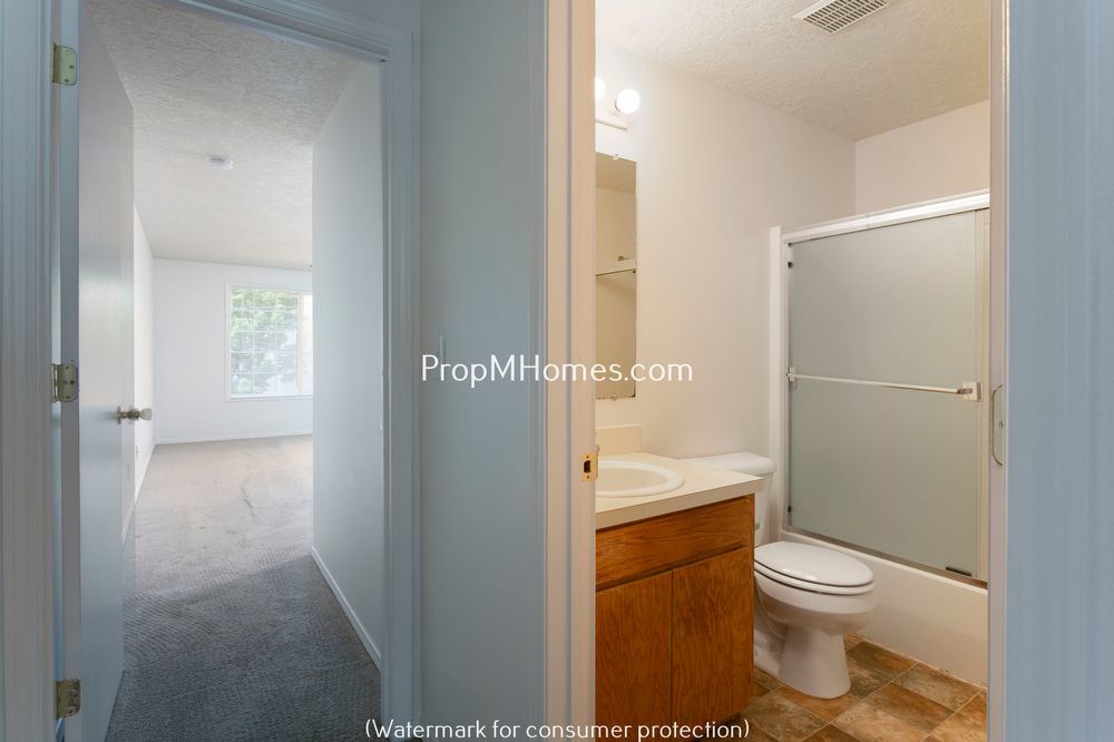 Beautiful Three Bedroom Duplex Just Blocks from Kelly Butte Park property image