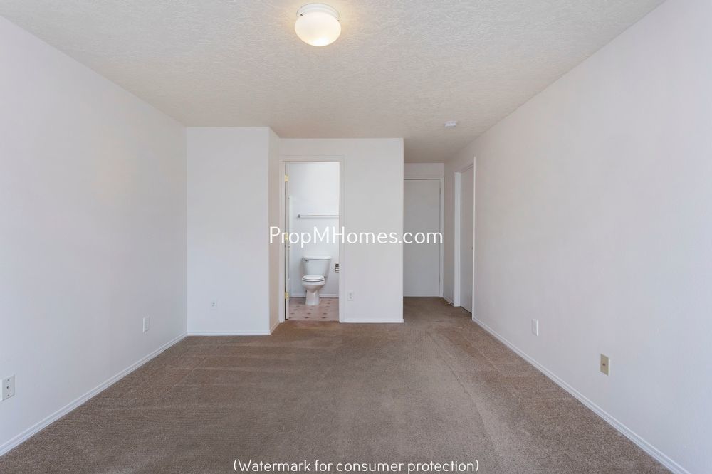 Beautiful Three Bedroom Duplex Just Blocks from Kelly Butte Park property image