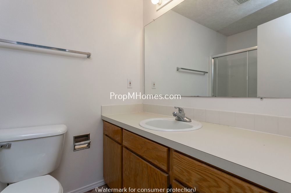 Beautiful Three Bedroom Duplex Just Blocks from Kelly Butte Park property image