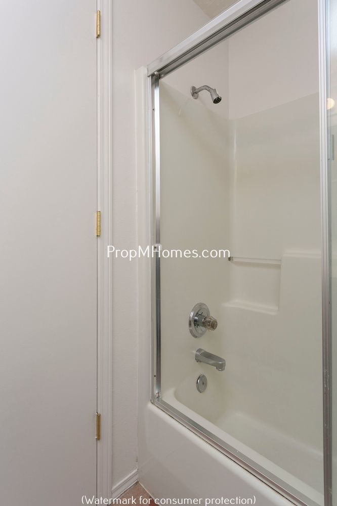 Beautiful Three Bedroom Duplex Just Blocks from Kelly Butte Park property image