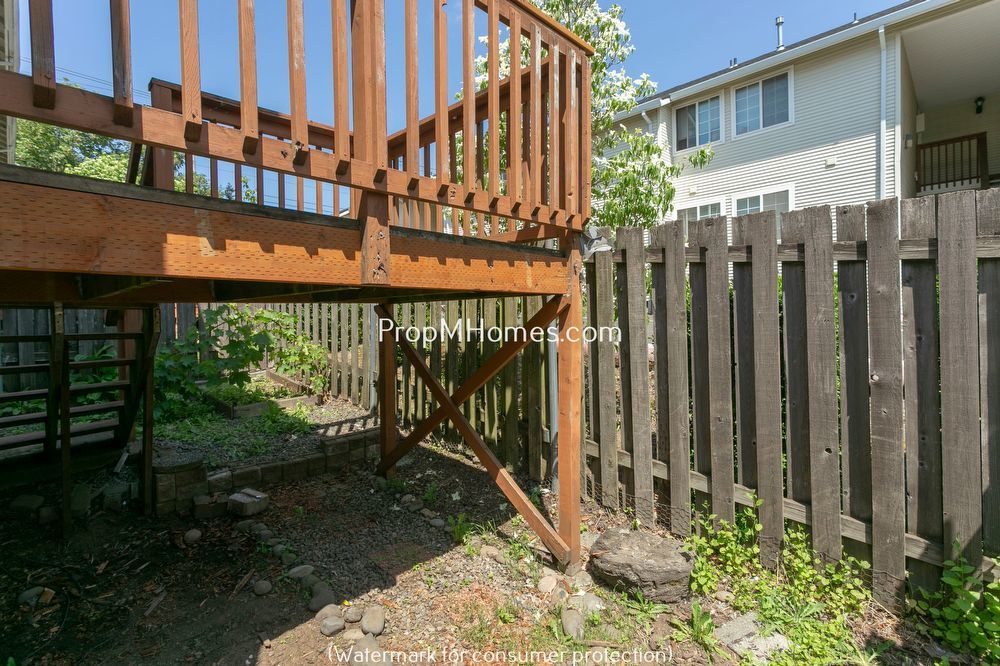 Beautiful Three Bedroom Duplex Just Blocks from Kelly Butte Park property image