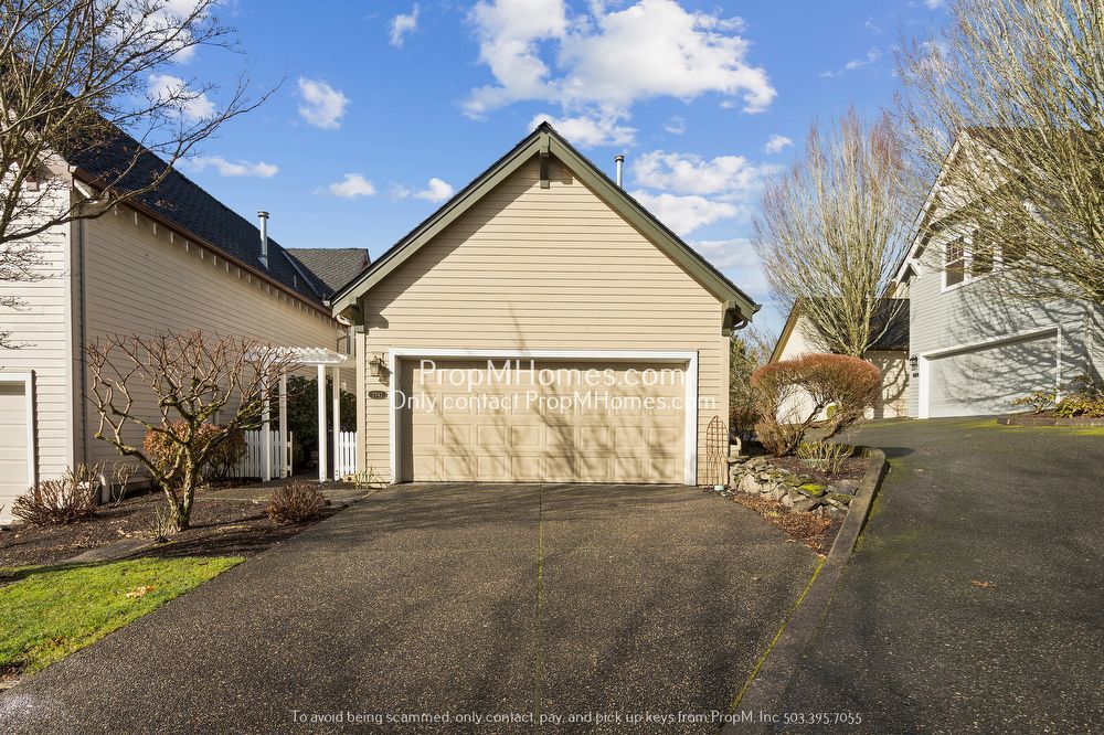 Beautiful NW Portland Craftsman Style Three Bedroom Detached Condo! property image
