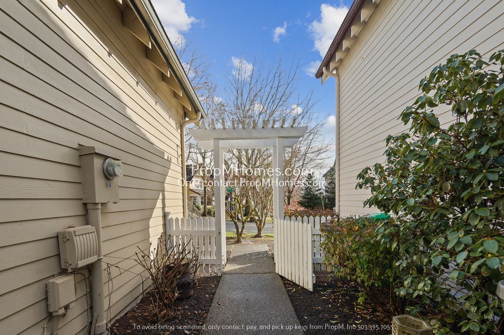 Beautiful NW Portland Craftsman Style Three Bedroom Detached Condo! property image