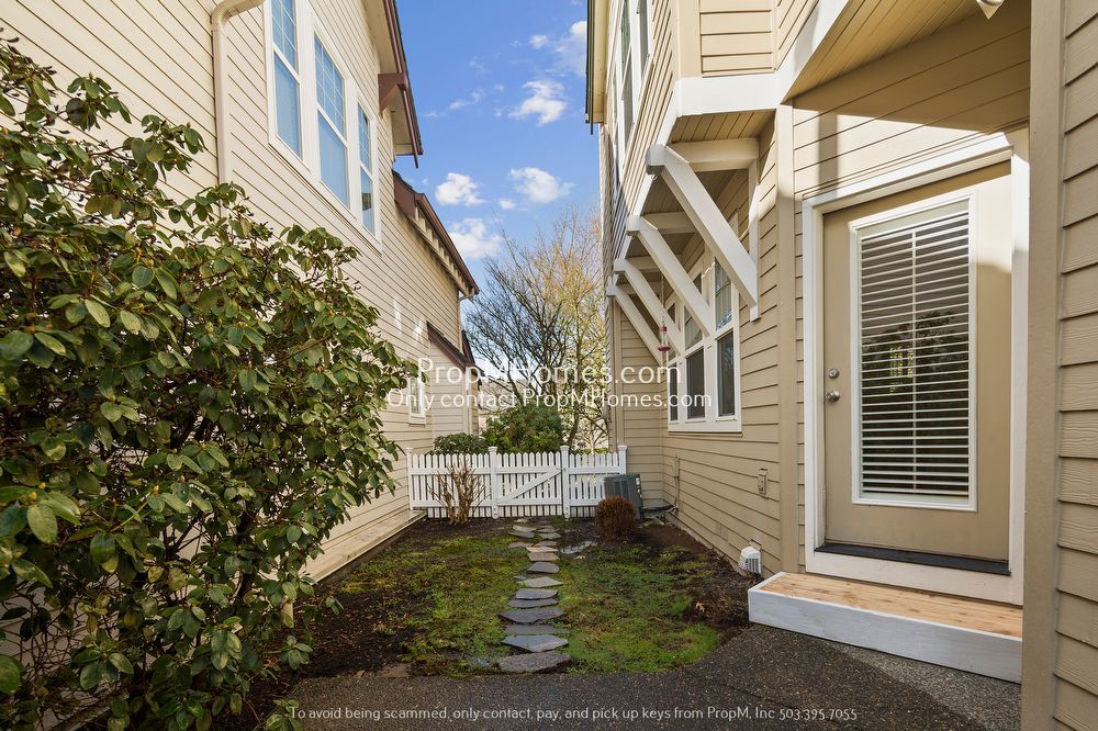 Beautiful NW Portland Craftsman Style Three Bedroom Detached Condo! property image