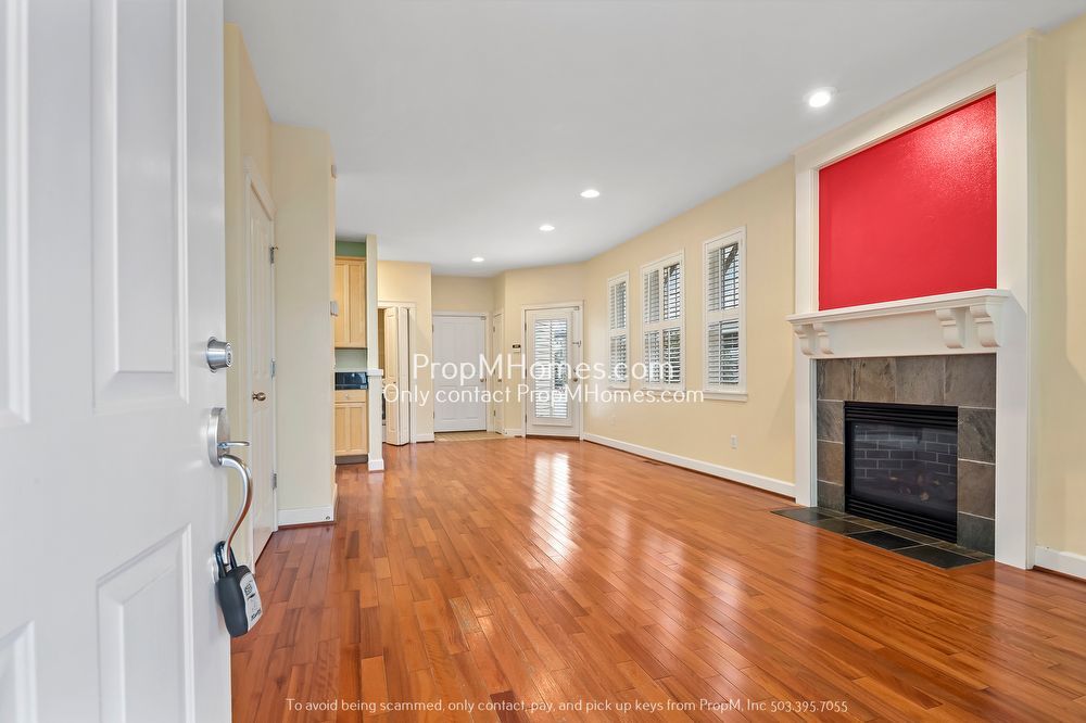 Beautiful NW Portland Craftsman Style Three Bedroom Detached Condo! property image
