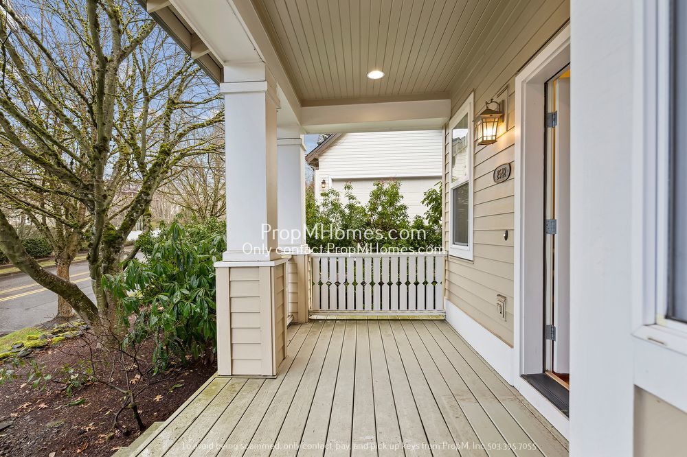 Beautiful NW Portland Craftsman Style Three Bedroom Detached Condo! property image