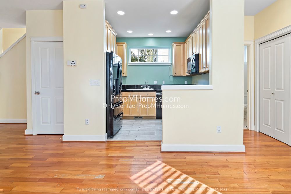 Beautiful NW Portland Craftsman Style Three Bedroom Detached Condo! property image