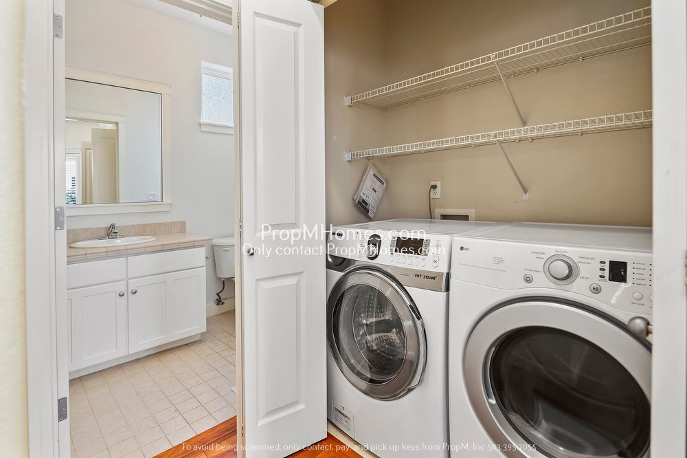 Beautiful NW Portland Craftsman Style Three Bedroom Detached Condo! property image