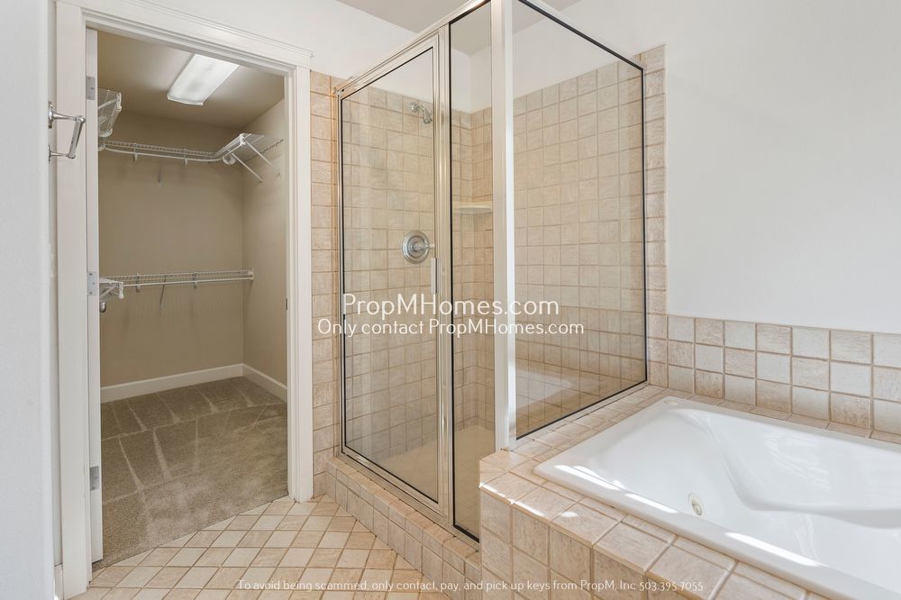 Beautiful NW Portland Craftsman Style Three Bedroom Detached Condo! property image