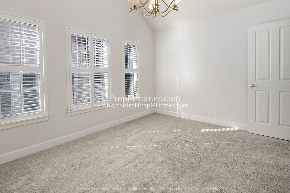 Beautiful NW Portland Craftsman Style Three Bedroom Detached Condo! property image