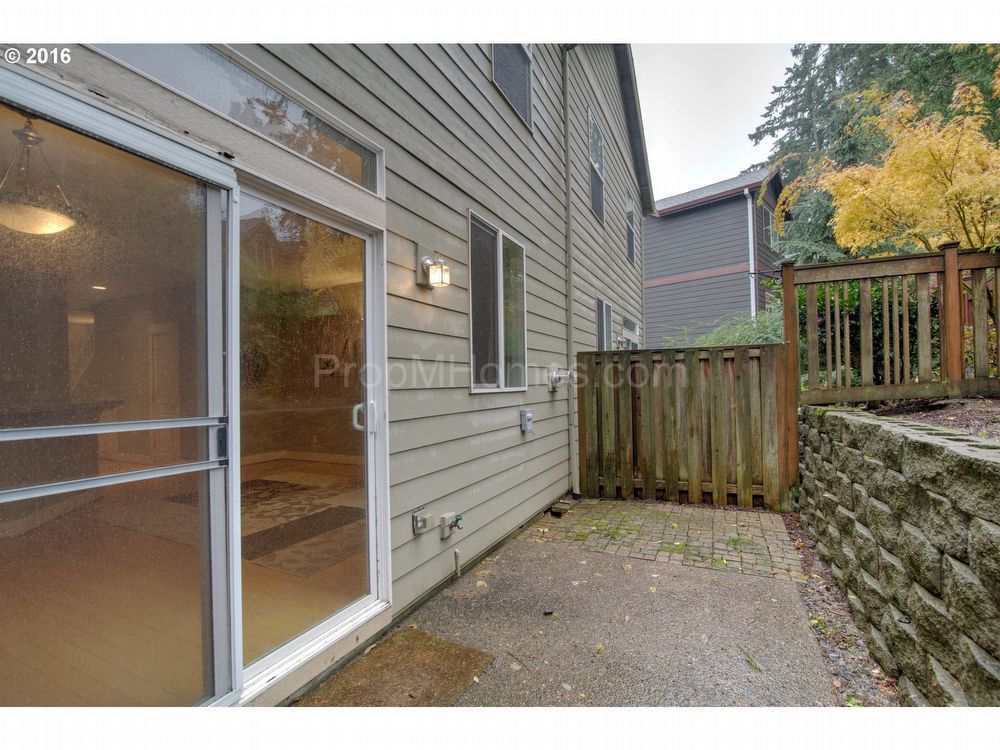 Excellent Beaverton Three Bedroom Townhome in Murray Grove! property image