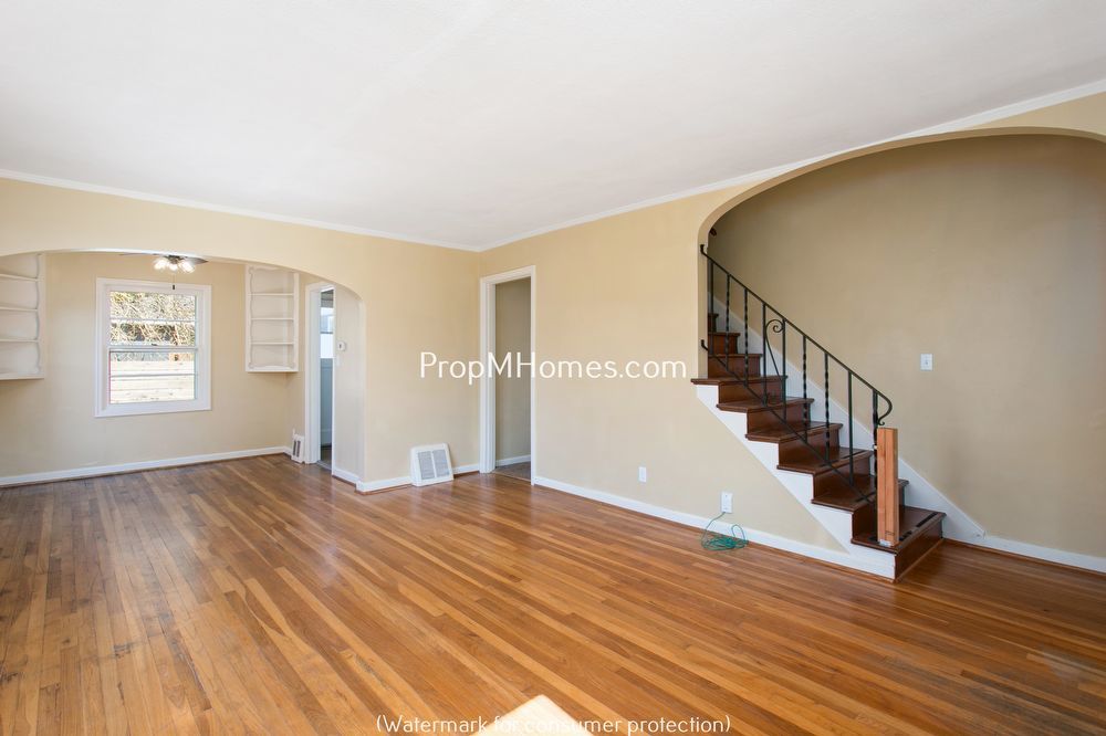 Delightful Two Bedroom Duplex In SE Portland - Fenced Yard! property image