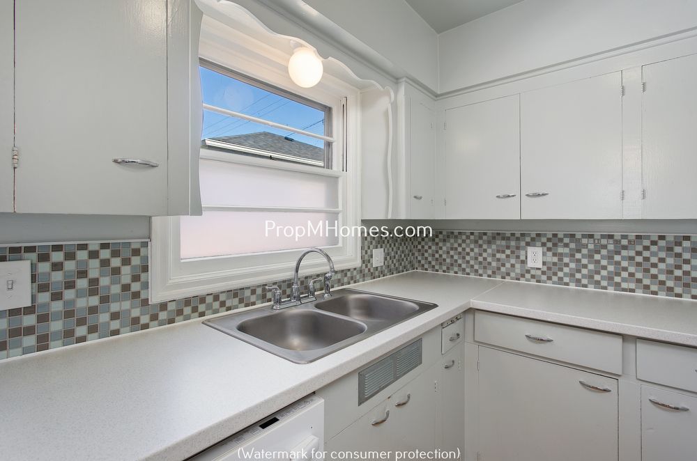 Delightful Two Bedroom Duplex In SE Portland - Fenced Yard! property image