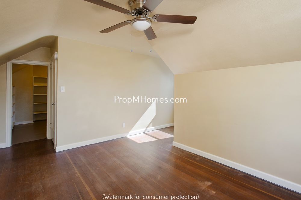 Delightful Two Bedroom Duplex In SE Portland - Fenced Yard! property image
