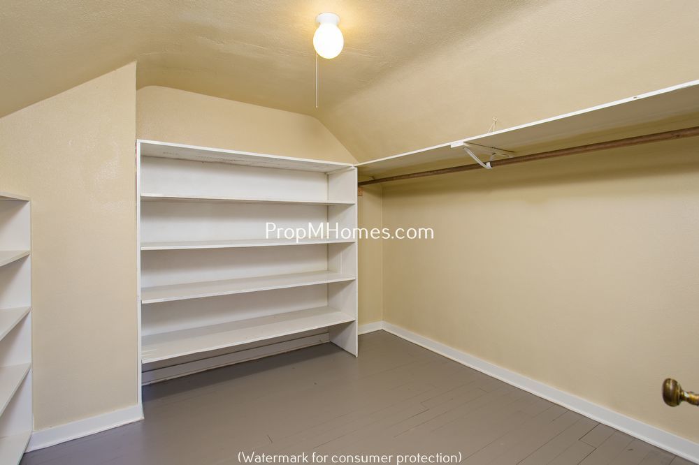 Delightful Two Bedroom Duplex In SE Portland - Fenced Yard! property image