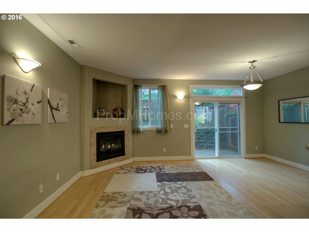 Excellent Beaverton Three Bedroom Townhome in Murray Grove! property image