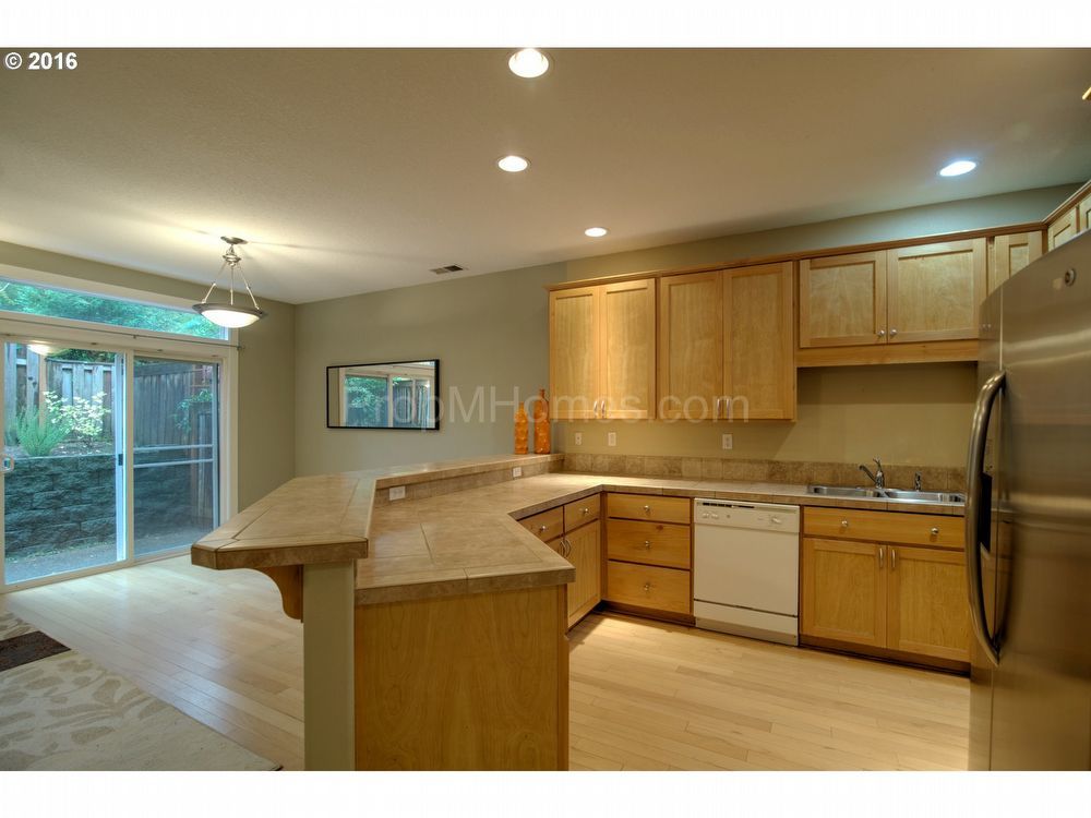 Excellent Beaverton Three Bedroom Townhome in Murray Grove! property image