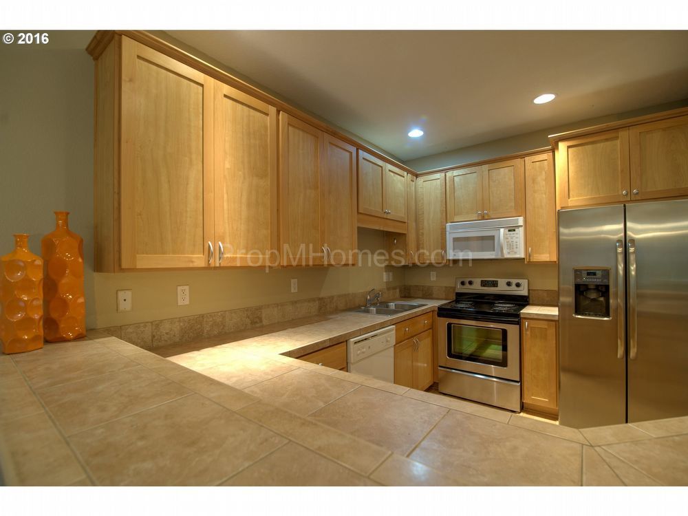 Excellent Beaverton Three Bedroom Townhome in Murray Grove! property image