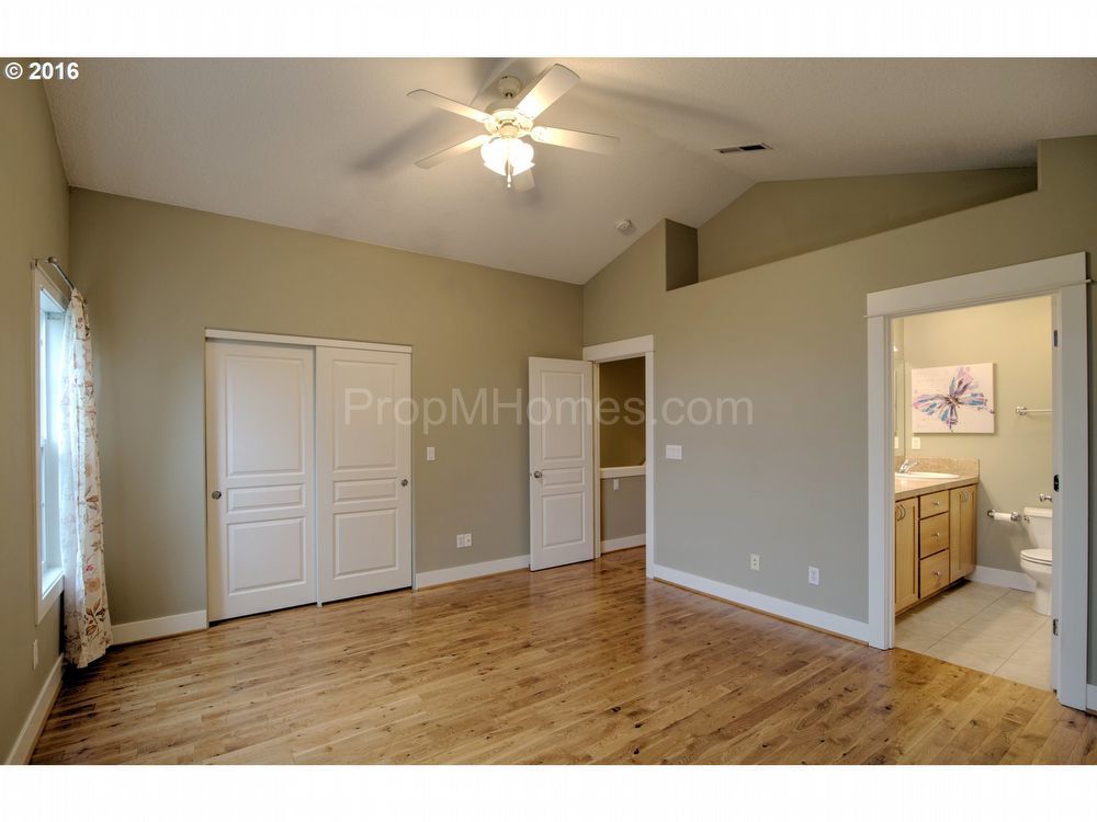 Excellent Beaverton Three Bedroom Townhome in Murray Grove! property image