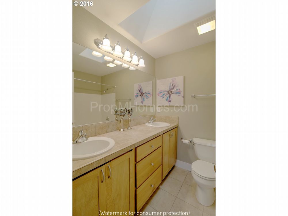 Excellent Beaverton Three Bedroom Townhome in Murray Grove! property image