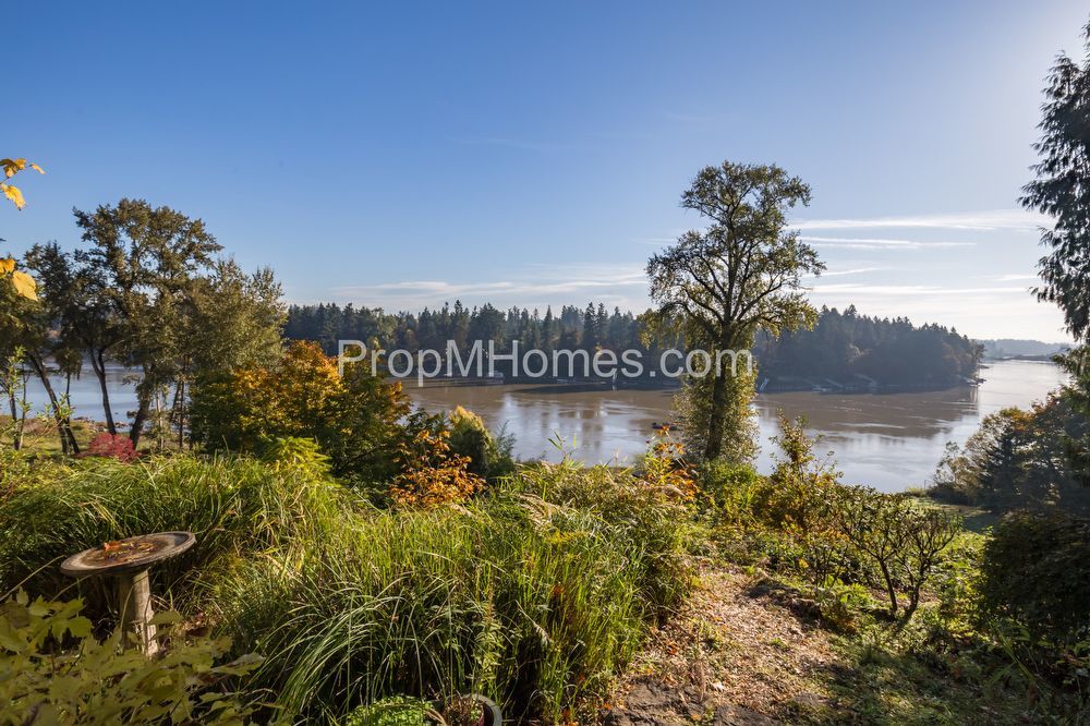 Riverfront Perfection - Charming 3 Bedroom Lake Oswego Home! property image