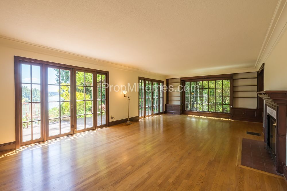 Riverfront Perfection - Charming 3 Bedroom Lake Oswego Home! property image