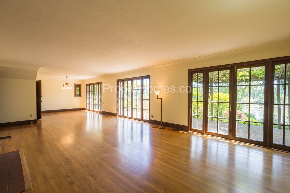 Riverfront Perfection - Charming 3 Bedroom Lake Oswego Home! property image