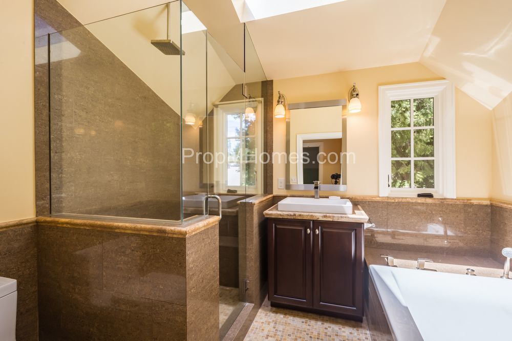 Riverfront Perfection - Charming 3 Bedroom Lake Oswego Home! property image