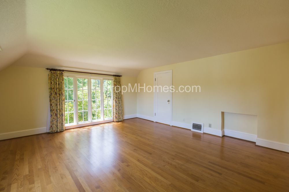 Riverfront Perfection - Charming 3 Bedroom Lake Oswego Home! property image