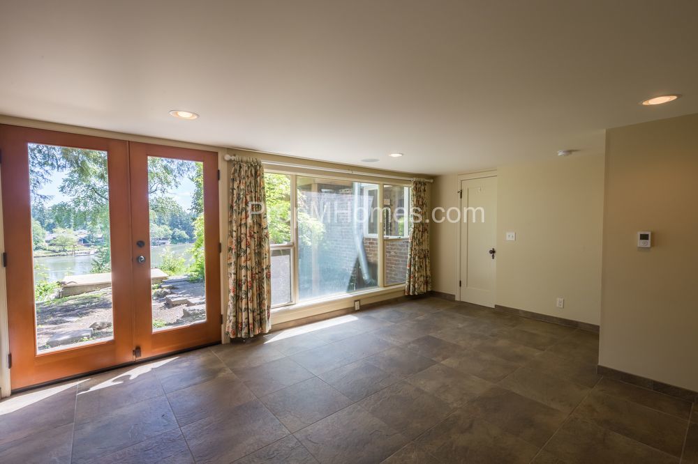Riverfront Perfection - Charming 3 Bedroom Lake Oswego Home! property image