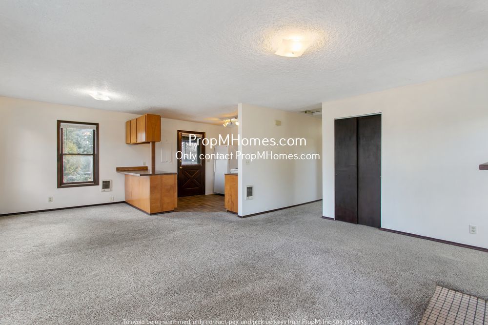 Cozy and Bright Three Bedroom in Sellwood! property image