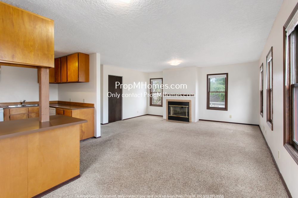 Cozy and Bright Three Bedroom in Sellwood! property image