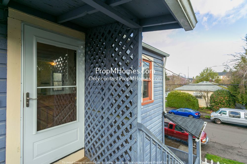 Cozy and Bright Three Bedroom in Sellwood! property image