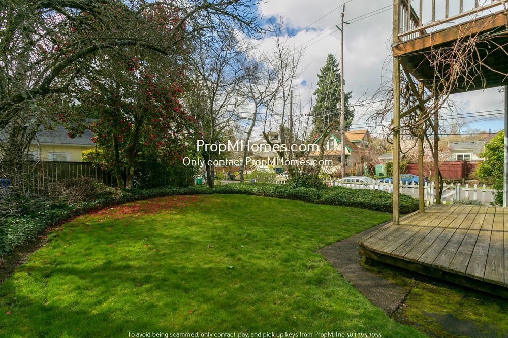 Cozy and Bright Three Bedroom in Sellwood! property image
