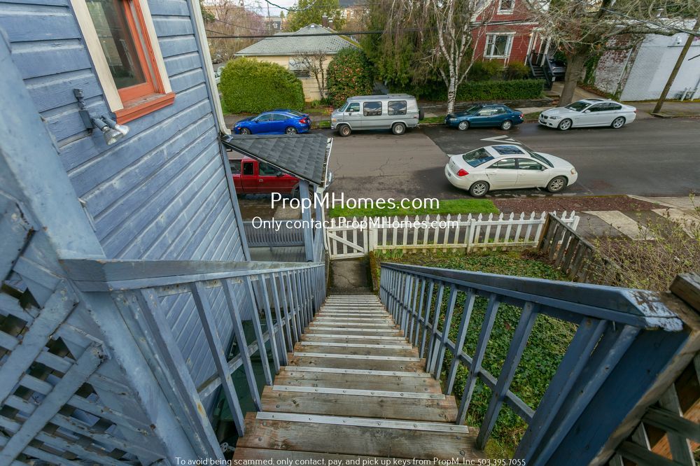 Cozy and Bright Three Bedroom in Sellwood! property image