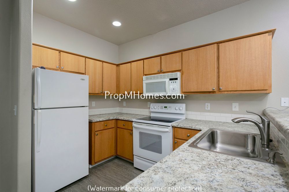 Adorable Three Bedroom Home In SE Portland - With A Spacious Backyard! property image