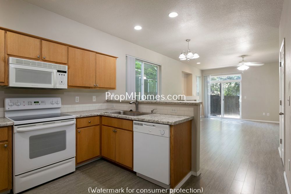 Adorable Three Bedroom Home In SE Portland - With A Spacious Backyard! property image