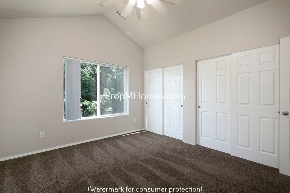 Adorable Three Bedroom Home In SE Portland - With A Spacious Backyard! property image