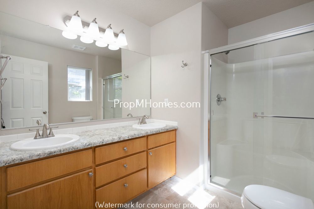 Adorable Three Bedroom Home In SE Portland - With A Spacious Backyard! property image