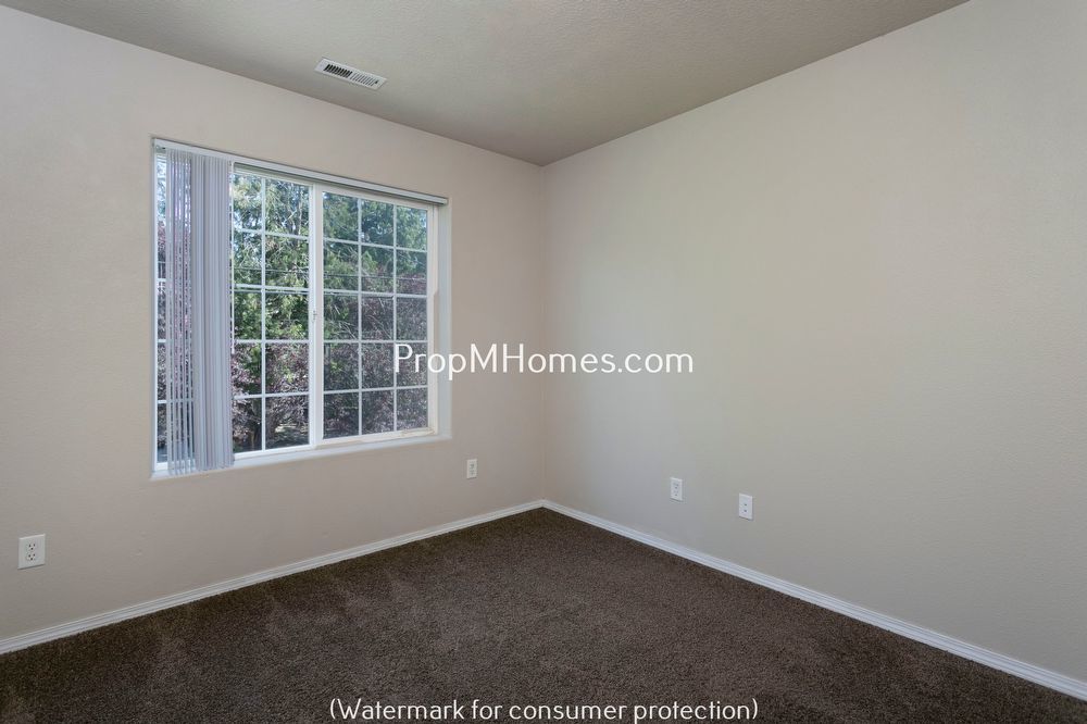 Adorable Three Bedroom Home In SE Portland - With A Spacious Backyard! property image