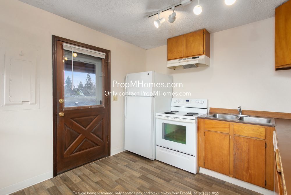 Cozy and Bright Three Bedroom in Sellwood! property image