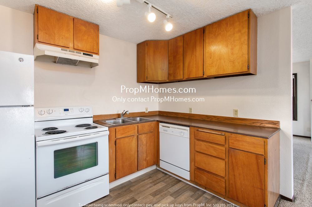 Cozy and Bright Three Bedroom in Sellwood! property image